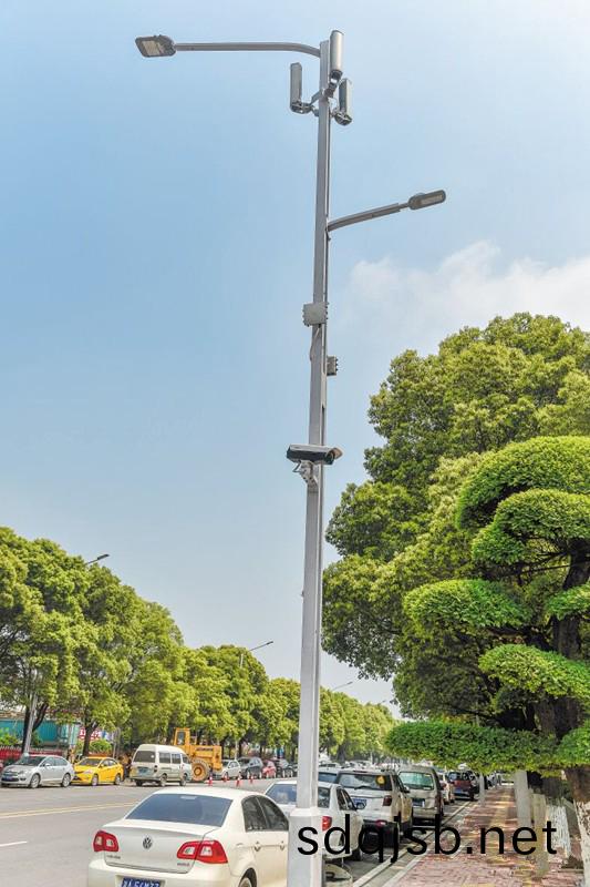 湖(hu)南首(shou)條“智(zhi)慧(hui)炤明(ming)路”亮相(xiang)長(zhang)沙隆平高科(ke)技園